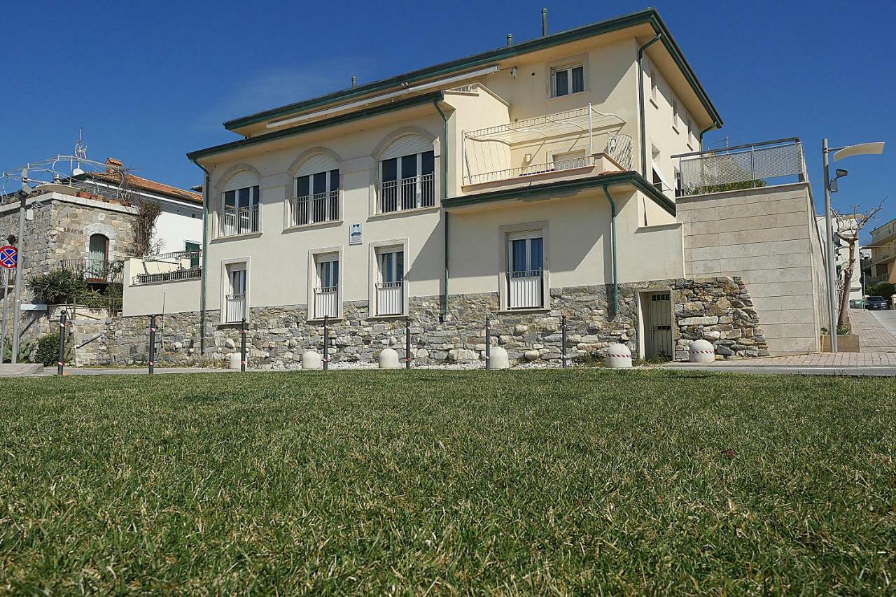 Residence Villa Livia San Vincenzo Exterior foto